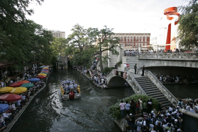 spurs river parade 2014